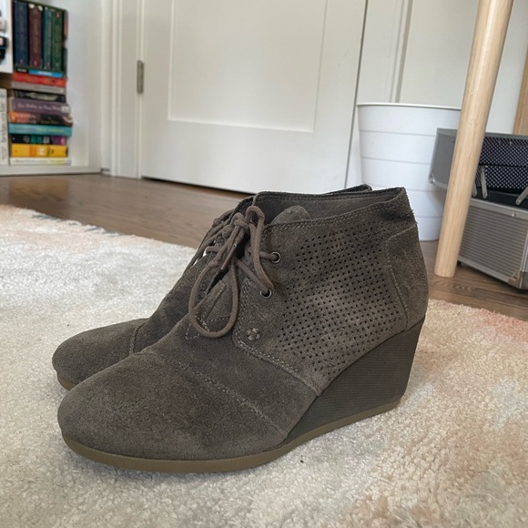 Toms suede olive wedges - Picture 1 of 2